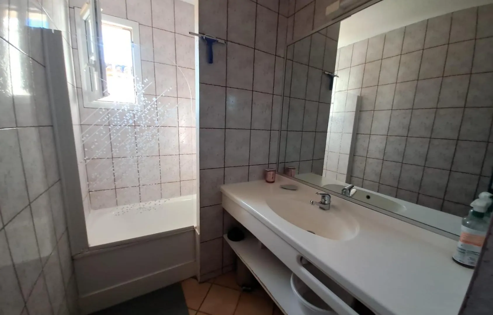 Grileg- Pour Des Vacances Ideales En Famille ! T2 Cabine Dans Residence Avec Piscine Chauffee Grimaud France