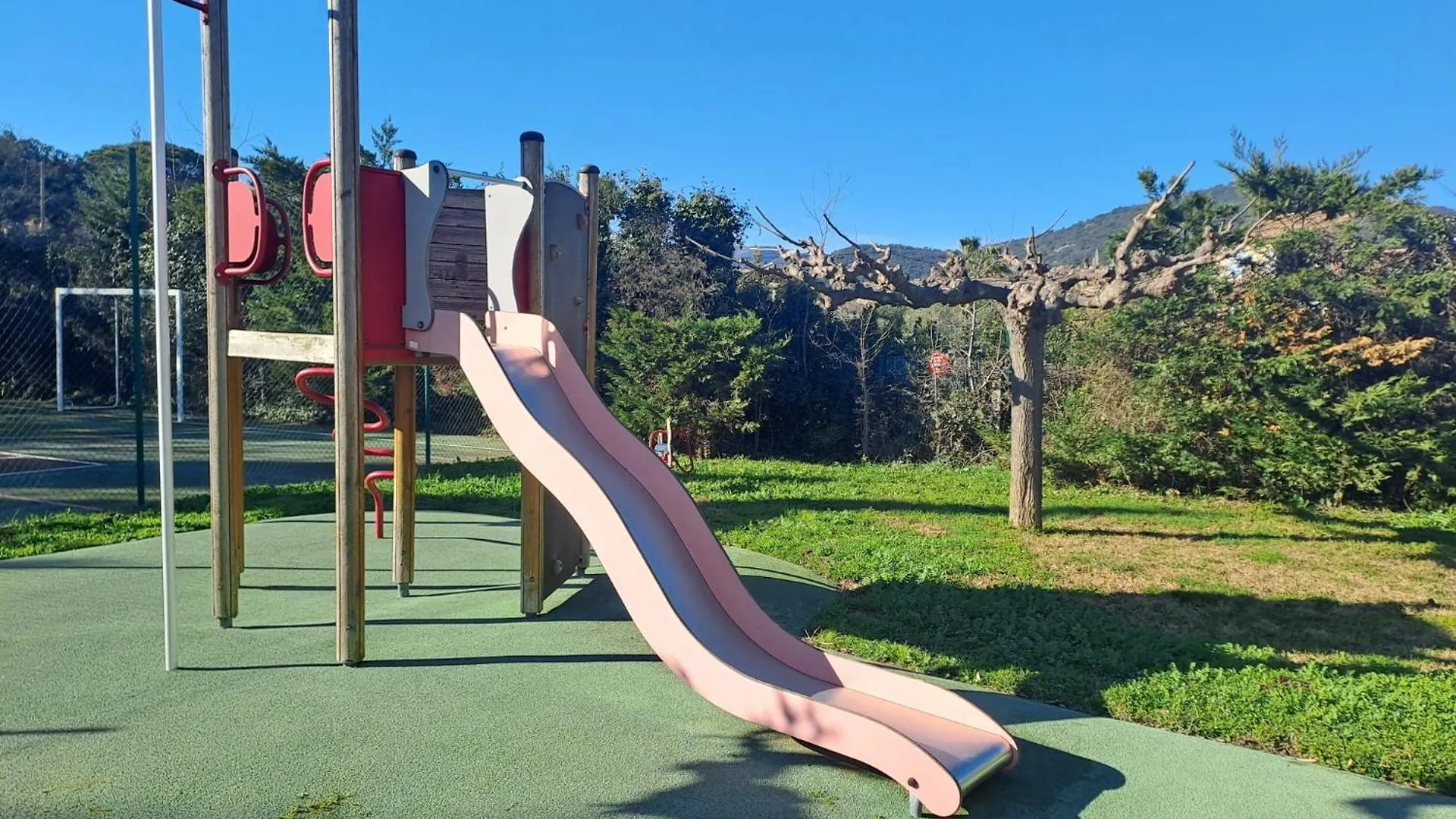 Grileg- Pour Des Vacances Ideales En Famille ! T2 Cabine Dans Residence Avec Piscine Chauffee Grimaud 0*,  France
